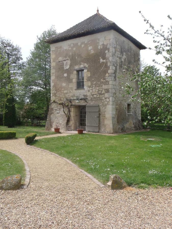 Villa La Tour Du Grand Boust Longué Exterior foto